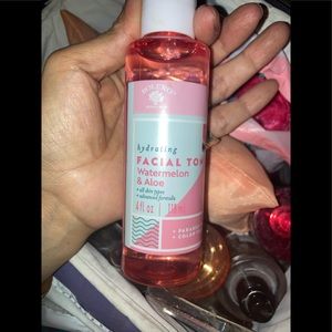 Néw hydrating facial toner